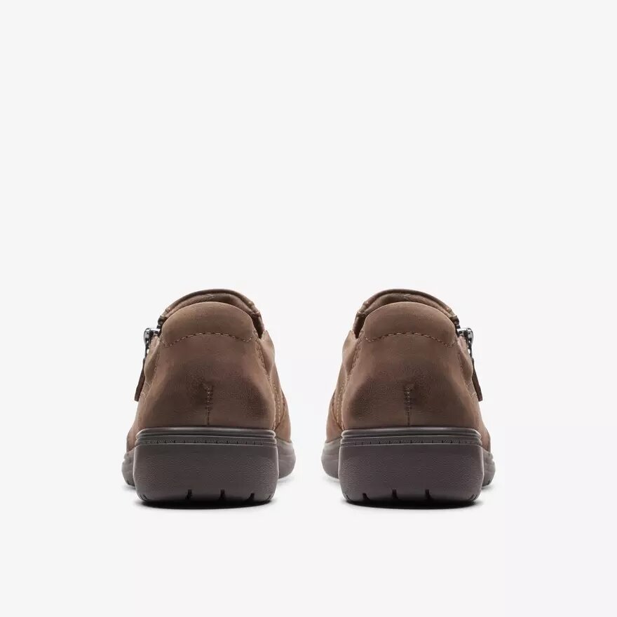 Carleigh Ray slip-on-sko til kvinder i taupe-farvet nubuck Carleigh Ray slip-on-sko til kvinder i taupe-farvet nubuck