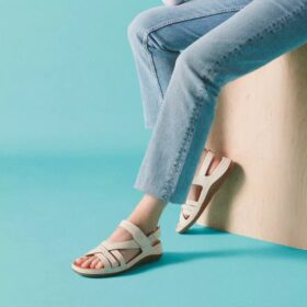 Cecily Strap cremefarvede lædersandaler med remme til kvinder Cecily Strap cremefarvede lædersandaler med remme til kvinder