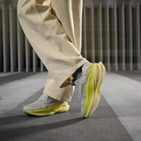 Pace Lime herresko til fritid og sport