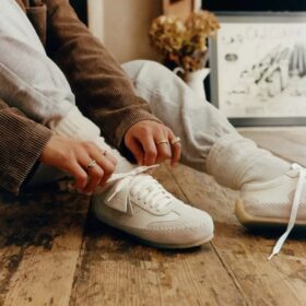 Tor Low off-white ruskindssko med snøresko til kvinder