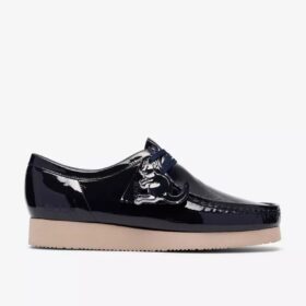 Wallabee 2604 Navy i lak til herre