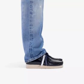 Wallabee 2604 Navy i lak til herre